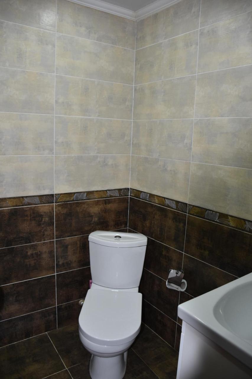 Guest House Ana Borjomi Bagian luar foto